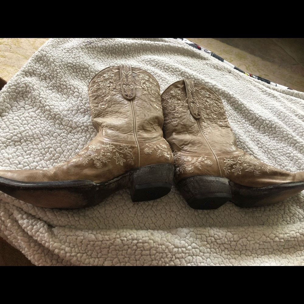 Feminine buff colored embroidered cowboy boots